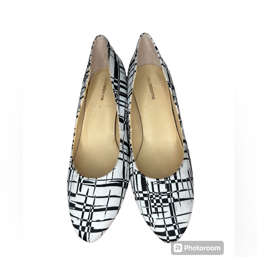 Liz Claiborne Gracie Satin White and Black Pump SIZE:6M